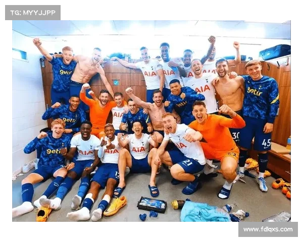 凯恩更衣室颁纪念帽 见证斯宾塞英格兰首秀荣耀时刻